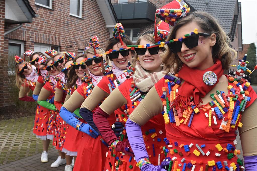 Ottenstein fest in Narrenhand: Rosenmontagsumzug zieht die Massen auf die Straßen Bunte Eindrücke vom Ottensteiner Rosenmontagsumzug 2023
