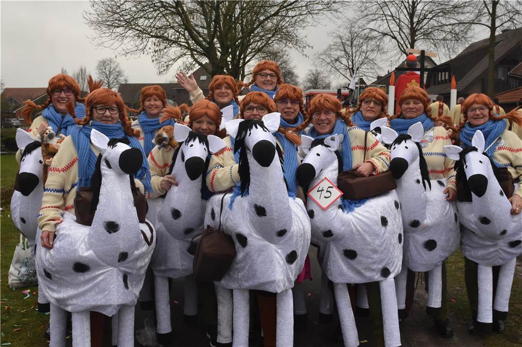 Ottenstein fest in Narrenhand: Rosenmontagsumzug zieht die Massen auf die Straßen Bunte Eindrücke vom Ottensteiner Rosenmontagsumzug 2023