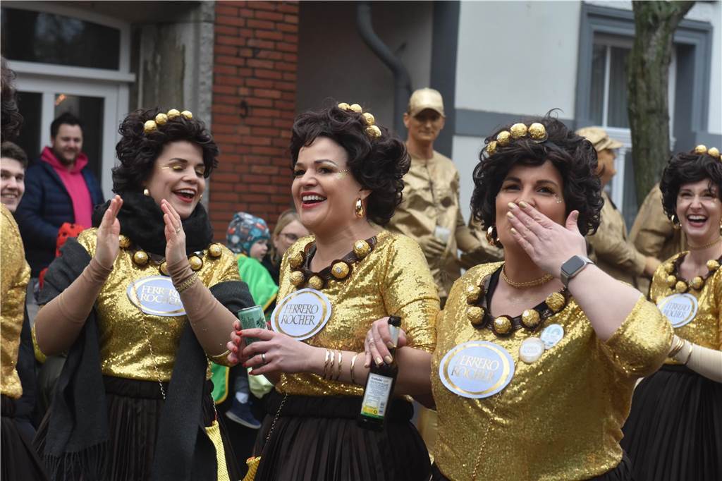 Ottenstein fest in Narrenhand: Rosenmontagsumzug zieht die Massen auf die Straßen Bunte Eindrücke vom Ottensteiner Rosenmontagsumzug 2023
