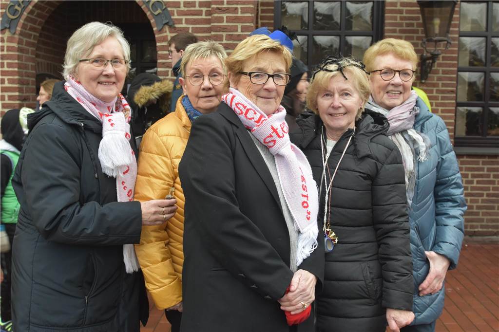 Ottenstein fest in Narrenhand: Rosenmontagsumzug zieht die Massen auf die Straßen Bunte Eindrücke vom Ottensteiner Rosenmontagsumzug 2023