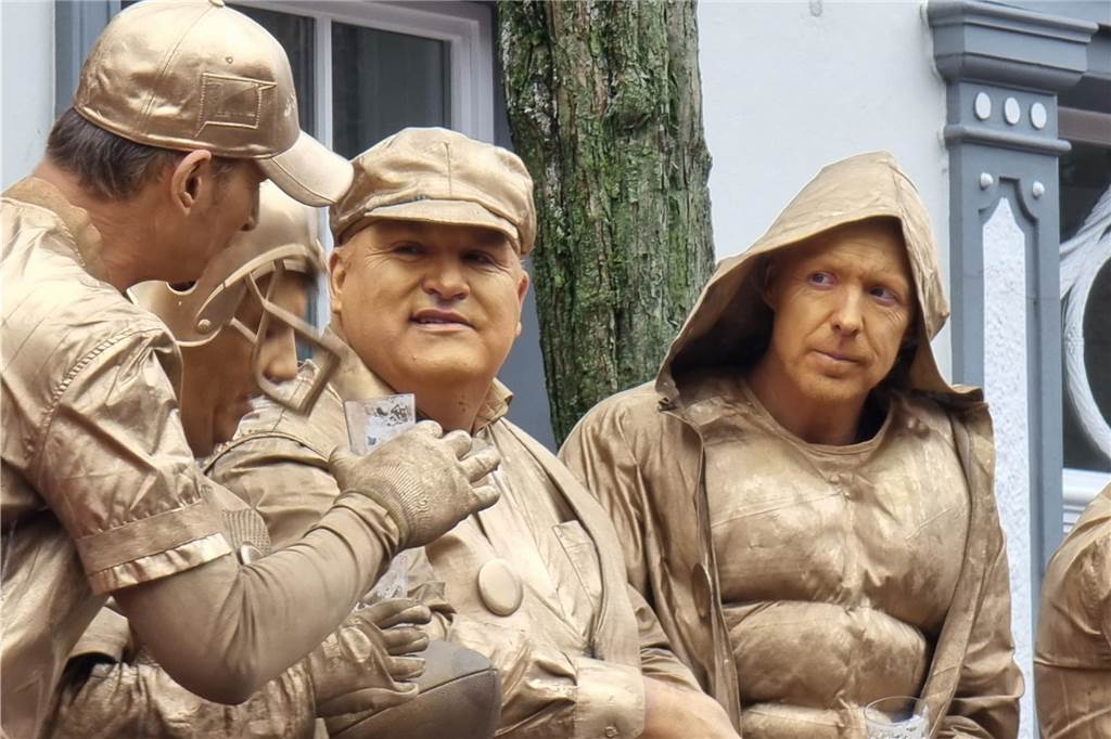 Ottenstein fest in Narrenhand: Rosenmontagsumzug zieht die Massen auf die Straßen Bunte Eindrücke vom Ottensteiner Rosenmontagsumzug 2023