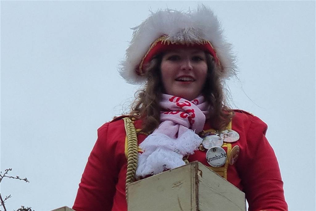 Ottenstein fest in Narrenhand: Rosenmontagsumzug zieht die Massen auf die Straßen Bunte Eindrücke vom Ottensteiner Rosenmontagsumzug 2023