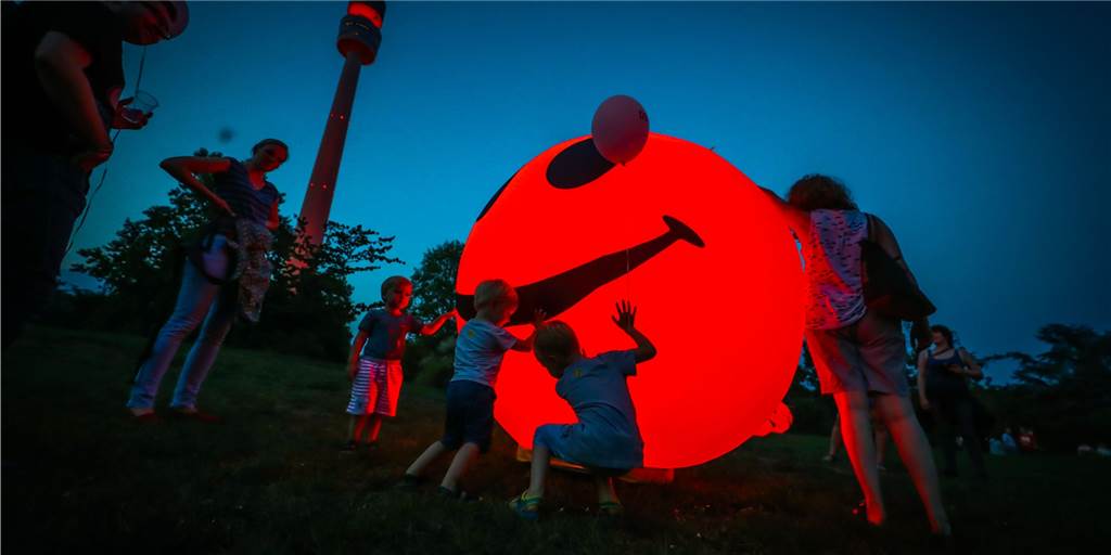 Bunte Lichter, auch große: Beim Lichterfest im Westfalenpark gehört das dazu. Das Foto zeigt das Fest vom 31.08.2019, das später unwetterbedingt abgebrochen wurde.