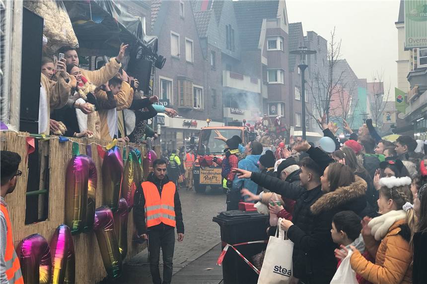 Karneval in Werne 2021? Entscheidung schon vor Spahn-Aussage längst getroffen Buntes Treiben im Februar 2020 in Werne - einen Rosenmontagsumzug wird es 2021 in Werne nicht geben.
