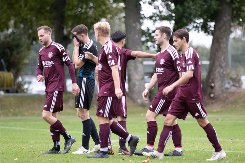 BR Billmerich verbockt den Derbysieg-Doppelpack: Afferde dreht Partie Burim Losaj ist bedient. Hier jubeln Billmerichs Jons Eckhoff (v.l.), Simon Baehr, Fawaz Salah Hasan, Bent Schmidt, Lorenz Schulte.