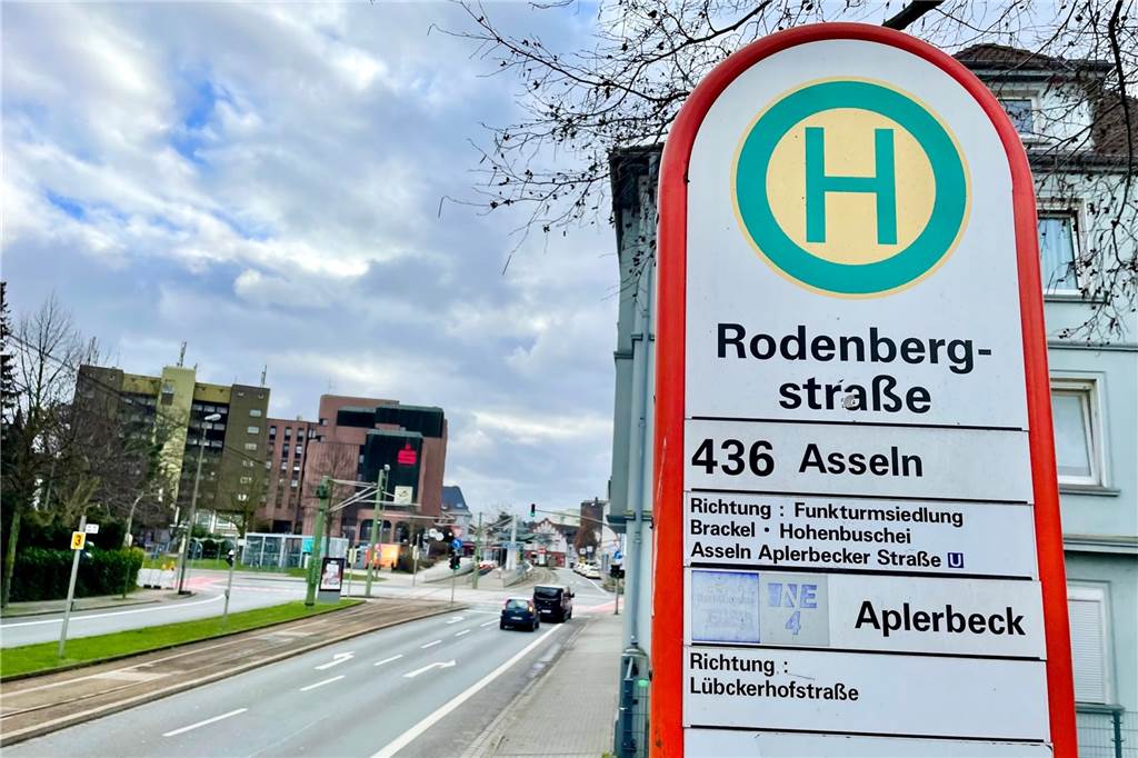 Stellplätze sparen leicht gemacht: Droht an Neubauten jetzt das Parkplatz-Chaos? Bushaltestelle und Endstation der U47 vor der Haustür: Das bedeutet, dass die Planer der Neubauten weniger Parkplätze zur Verfügung stellen müssen.