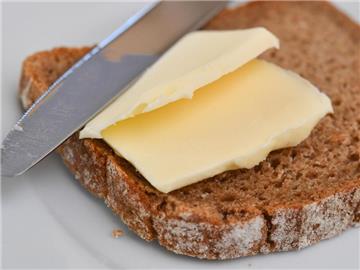 Butter kostet nun gut 70 Prozent mehr als vor einem Jahr. Foto: Patrick Pleul