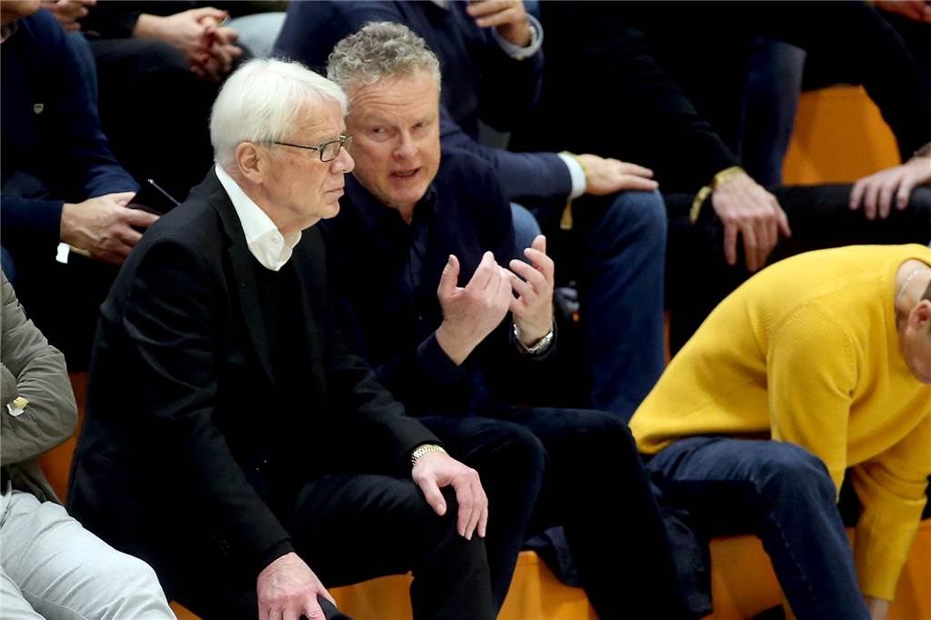 BVB-Handballerinnen aufgebracht über Liga-Abbruch: „Das kann einfach nicht sein“ BVB-Abteilungsvorstand Andreas Heiermann (r.), hier mit BVB-Präsident Reinhard Rauball, ist mit der Vorgehensweise der HBF nicht einverstanden.