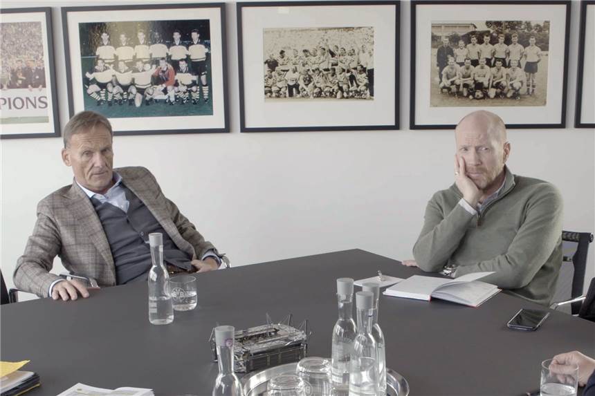 BVB-Berater Matthias Sammer: „Das werde ich Aki Watzke nie vergessen“ BVB-Boss Hans-Joachim Watzke (l.) und Borussia Dortmunds Berater Matthias Sammer bei einer Sitzung. (Archiv)