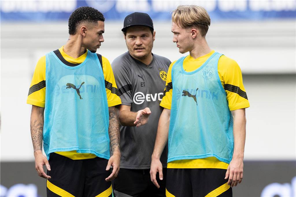 Zukunft von BVB-Juwel Julian Rijkhoff offen: Durchbruch in Dortmund oder vorzeitiger Wechsel? Edin Terzic spricht mit Justin Njinmah und Julian Rijkhoff.