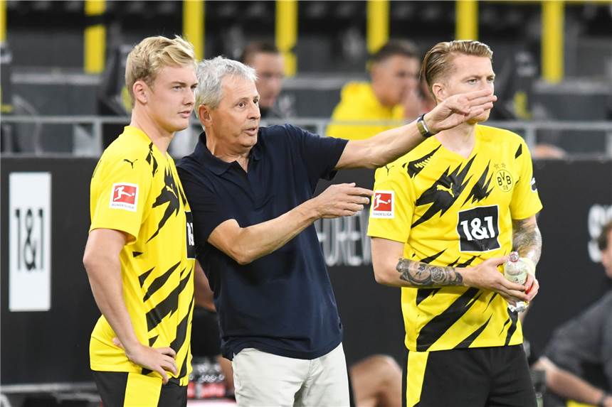 BVB sucht Stürmer gegen VfB Stuttgart: Die voraussichtliche Startelf BVB-Coach Lucien Favre benötigt einen Stürmer. Julian Brandt (l.) und Kapitän Marco Reus (r.) wären eine Option.