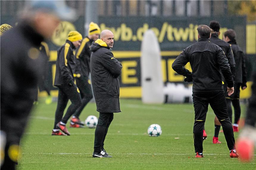 Zweifel an BVB-Trainer Peter Bosz nehmen Überhand BVB-Coach Trainer Peter Bosz ist mit seiner Mannschaft vom Erfolgsweg abgekommen, sein Trainerstuhl wackelt.