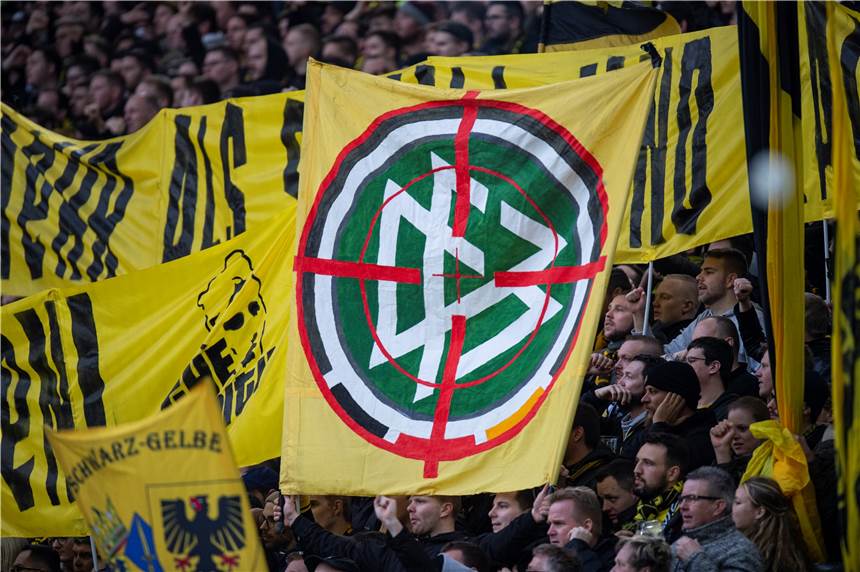 BVB in Hoffenheim ohne Gästefans: Spielplan-Trick und Ethik-Rüffel BVB-Fans protestieren gegen den DFB. (Archiv)