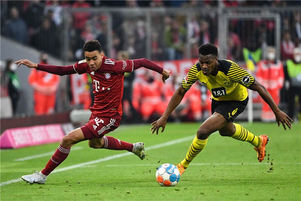Analyse der Gegentor-Flut: Das ist die größte Schwachstelle des BVB BVB-Innenverteidiger Dan-Axel Zagadou (r.) patzte beim 1:3 in München folgenschwer.