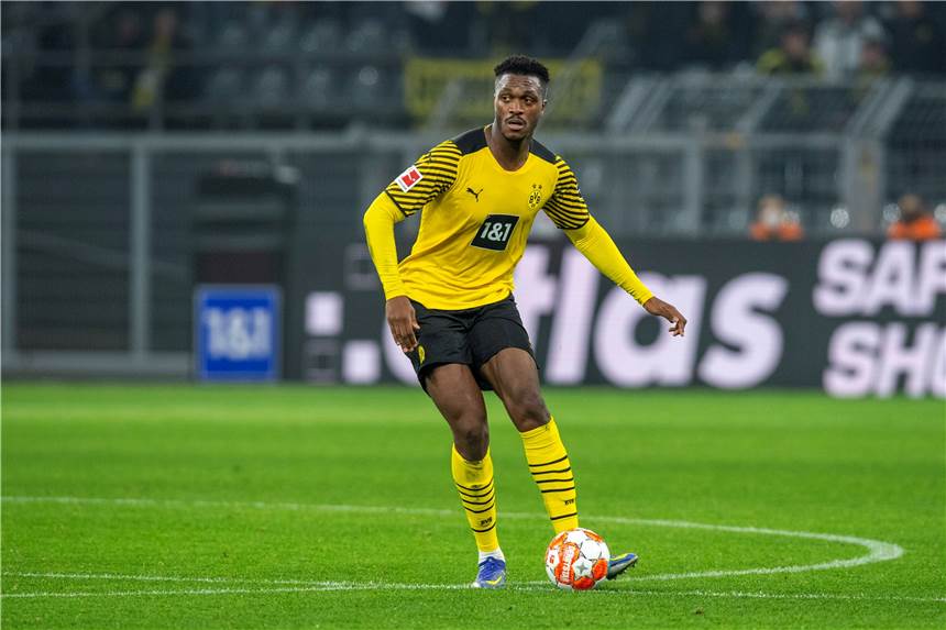 BVB-Innenverteidiger Dan-Axel Zagadou wurde in Dubai positiv auf das Coronavirus getestet.