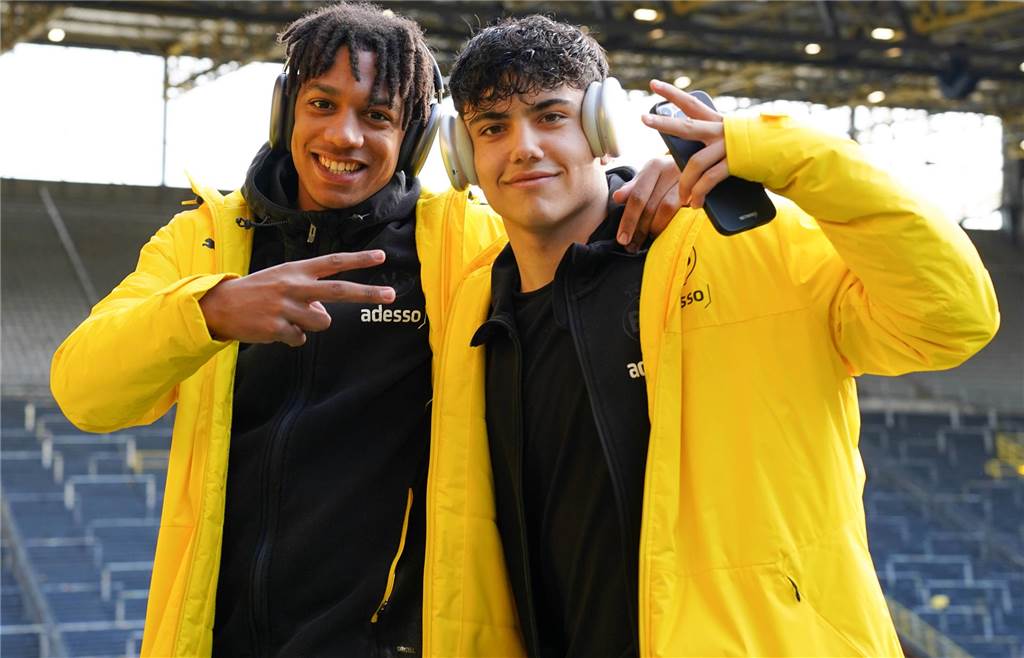BVB-U19 vor dem DM-Halbfinale gegen Hertha BSC: Große Lust und ein personeller Rückschlag Filippo Mane und Vincenzo Onofrietti grüßen in die Kamera.