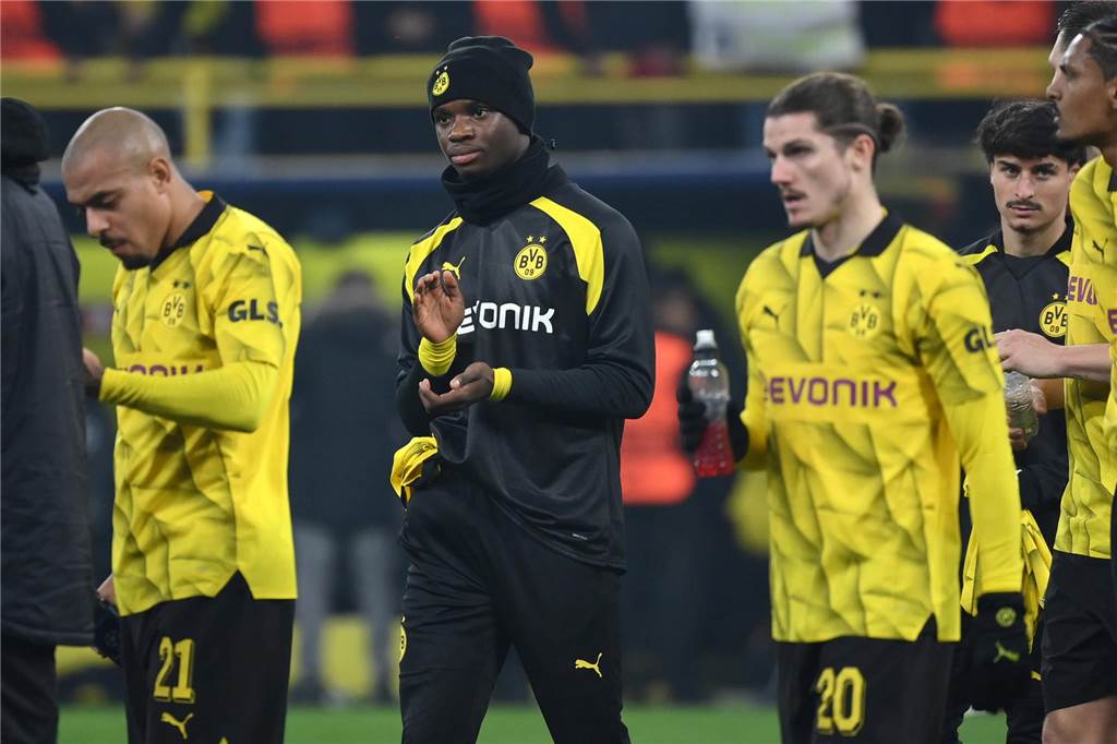 BVB-U23-Trainer Jan Zimmermann kündigt an:: „Wir ändern Strukturen für die Talent-Entwicklung“ Hendry Blank klatscht in die Hände.