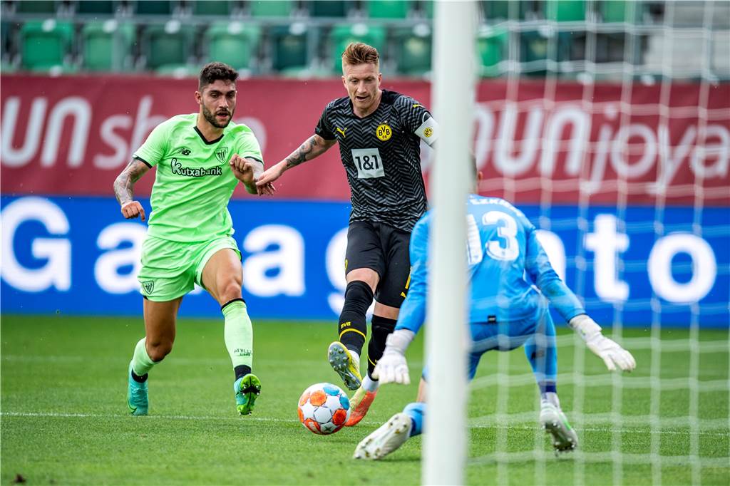 BVB-Kapitän Marco Reus zieht die Vorbereitung bislang voll durch.