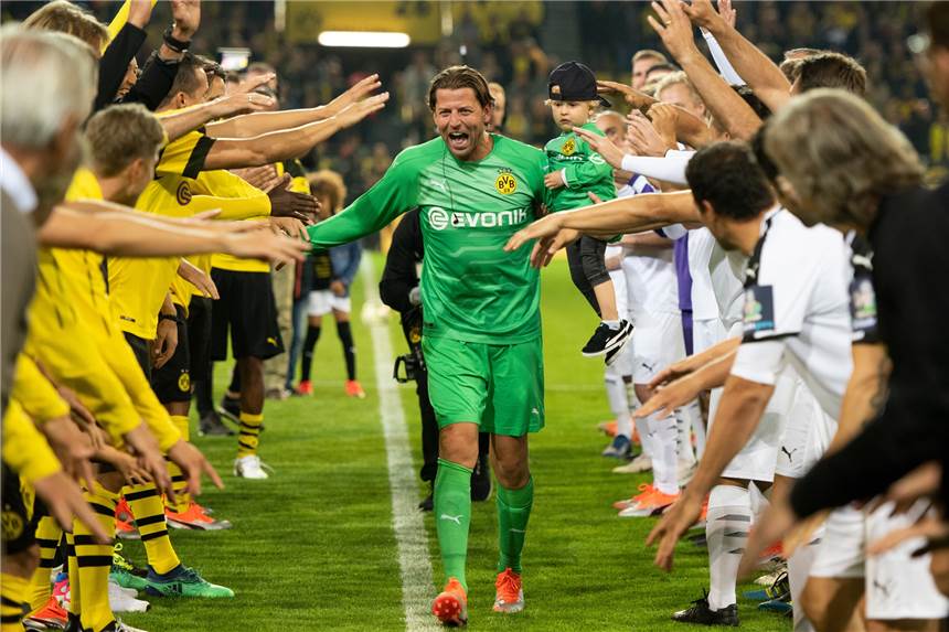 Roman Weidenfeller hat Geburtstag: Die 40 unglaublichsten Fakten BVB-Legende Roman Weidenfeller bei seinem Abschiedsspiel.