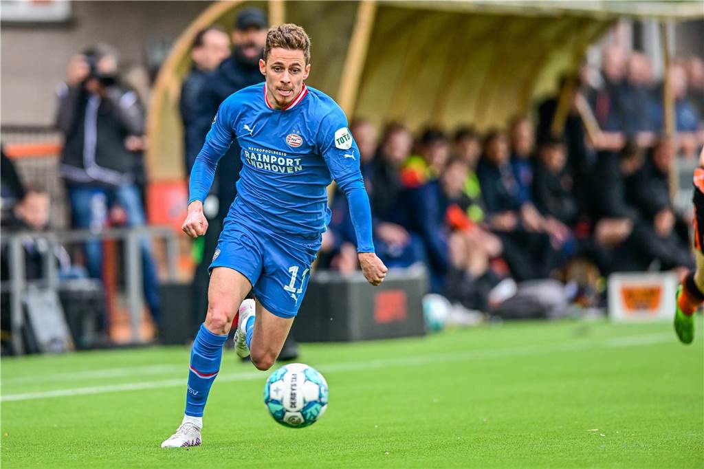 BVB-Verkaufskandidaten Meunier, Hazard und Schulz: Sportdirektor Kehl droht Geduldsspiel Thorgan Hazard läuft mit dem Ball.