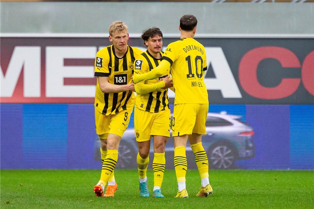 Mangelhafte Chancenverwertung wird BVB-U23 zum Verhängnis: Verdientes 1:2 gegen Verl Guille Bueno bejubelt seinen Treffer gegen Verl.