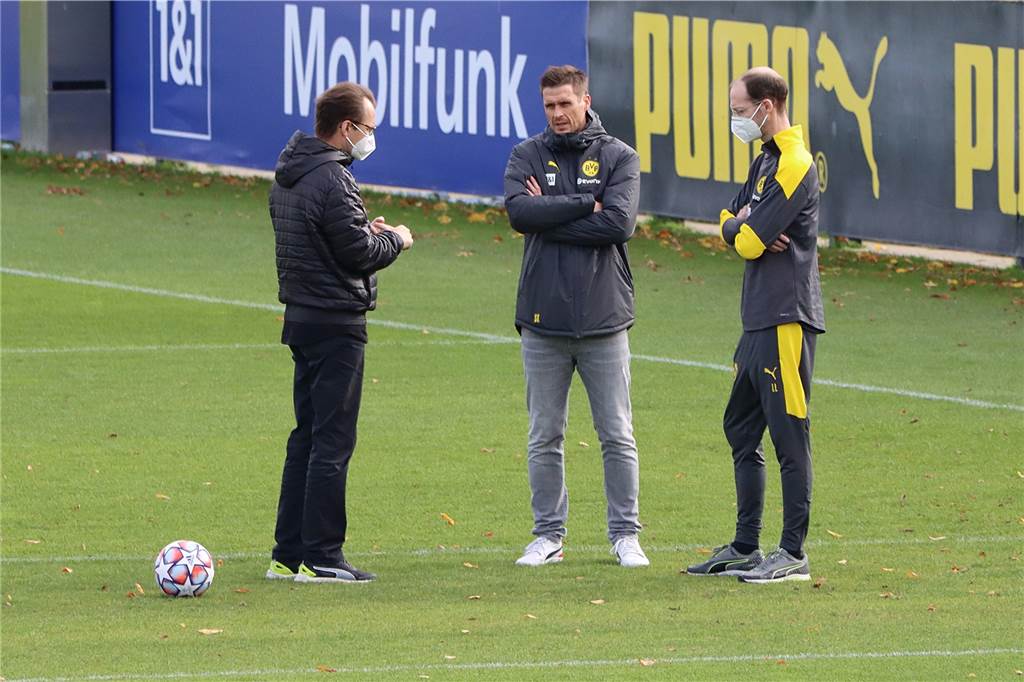 BVB-Bangen um Mats Hummels - Erling Haaland fehlt auch am Sonntag BVB-Mannschaftsarzt Dr. Markus Braun (l.) im Gespräch mit Lizenzspielleiter Sebastian Kehl.