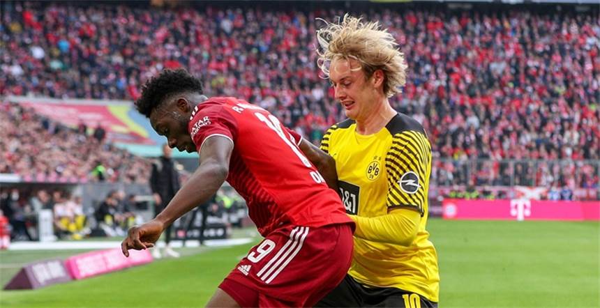 BVB-Zeugnis: Brandt fehlt das Durchsetzungsvermögen - Haaland fahrlässig BVB-Mittelfeldspieler Julian Brandt (r.) im Duell mit Bayerns Alphonso Davies.
