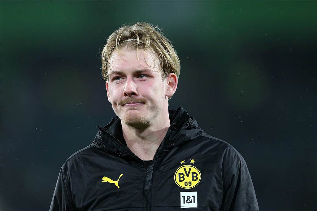 BVB in der Bundesliga 2024 Julian Brandt presst die Lippen aufeinander.