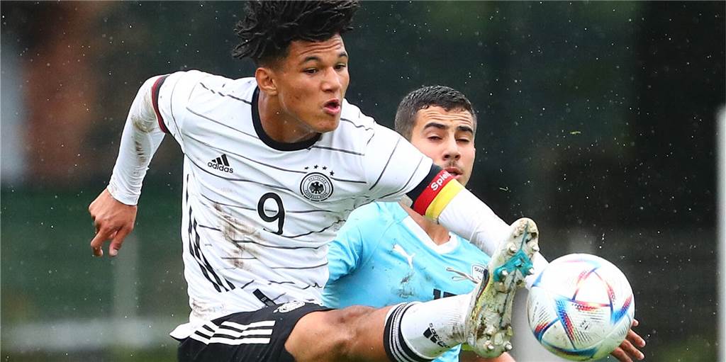 Acht Nachwuchsspieler für Nationalteams im Einsatz: BVB-Toptalent trifft doppelt BVB-Nachwuchsspieler Paris Brunner war für die Deutsche U17-Nationalmannschaft im Einsatz.