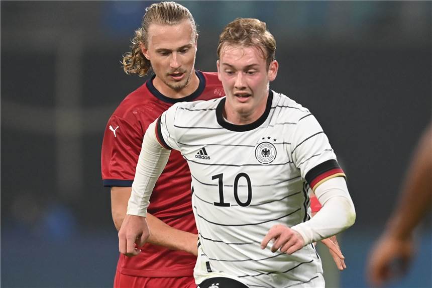 DFB-Team: BVB-Profi Julian Brandt angeschlagen – Ausfall droht BVB-Nationalspieler Julian Brandt ist angeschlagen.