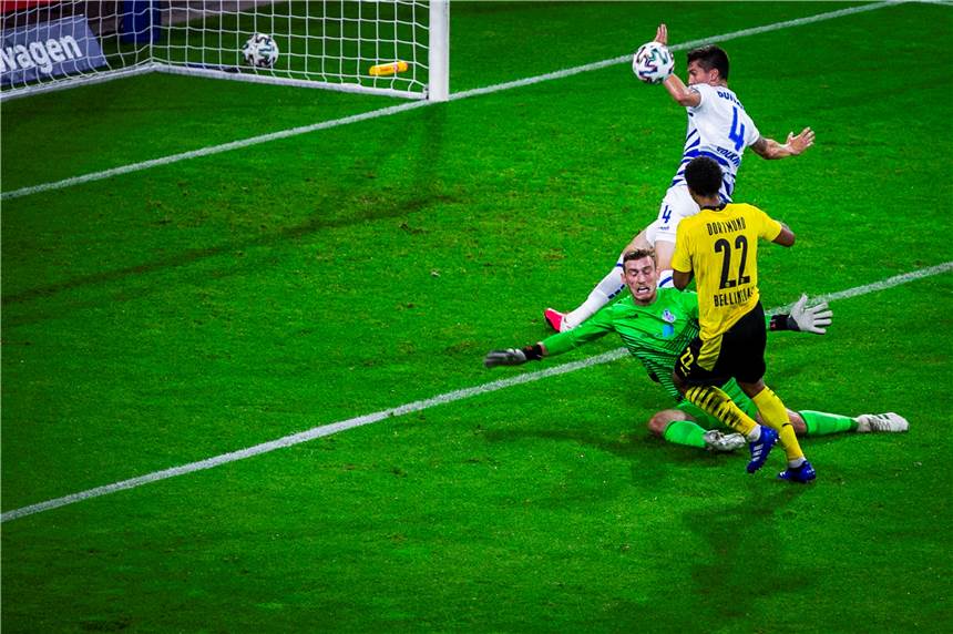 Historisches BVB-Tor gegen Duisburg: Bellingham löst nicht nur Reyna ab BVB-Neuzugang Jude Bellingham gelang im DFB-Pokal gegen den MSV Duisburg ein historischer Treffer.