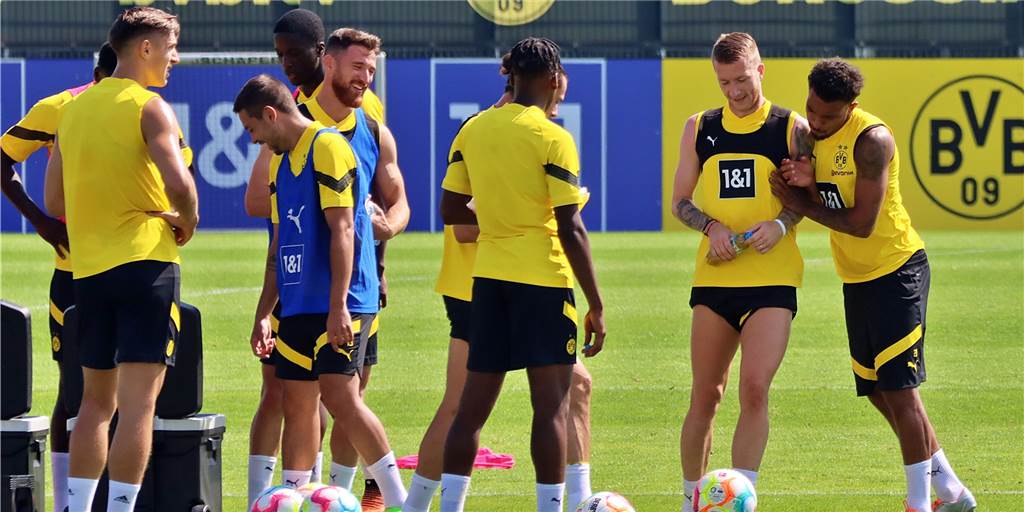 Viele Fotos und ein Video: Terzic lässt BVB-Profis schwitzen – Özcan meldet sich zurück Die BVB-Profis während des Trainings am Dienstagvormittag.