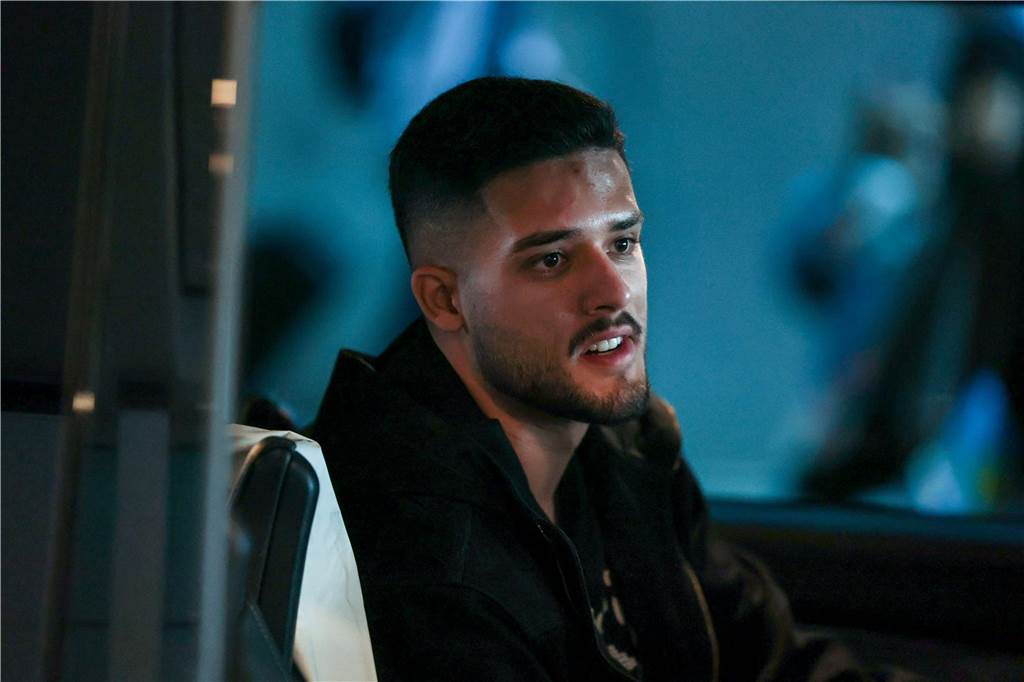 BVB-Neuzugang Yan Couto kommt in Zürich an.