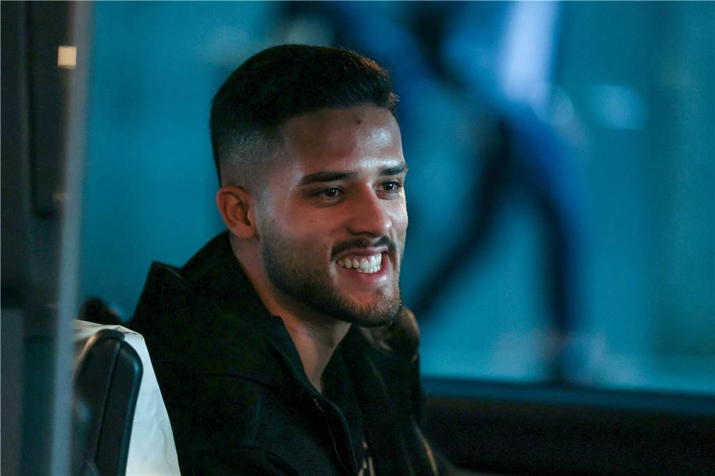BVB-Neuzugang Yan Couto kommt in Zürich an.