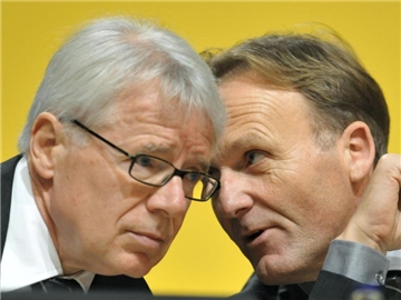 BVB-Präsident Reinhard Rauball (l) und Geschäftsführer Hans-Joachim Watzke trafen sich mit Oliver Mintzlaff und Ralf Rangnick von RB Leipzig. Foto: Bernd Thissen