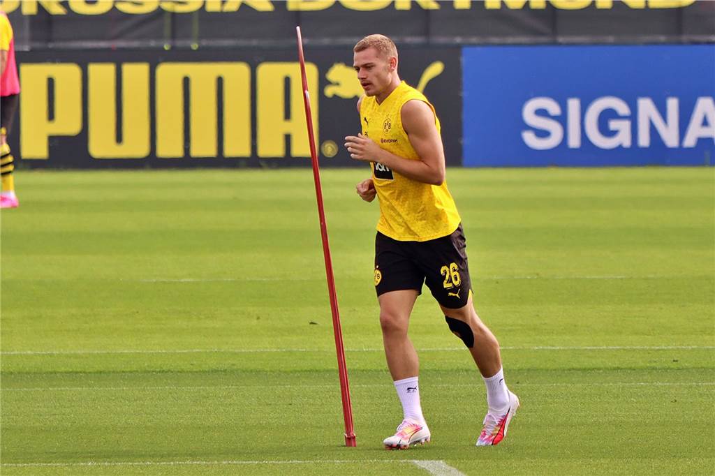 BVB startet Heidenheim-Vorbereitung: Zwei Rückkehrer für Terzic – Mittelfeldspieler tritt kürzer Julian Ryerson im Lauftraining.