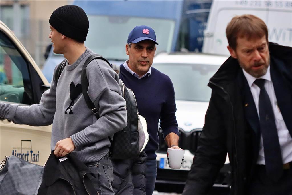 BVB-Spieler Giovanni Reyna auf dem Weg nach Nottingham.