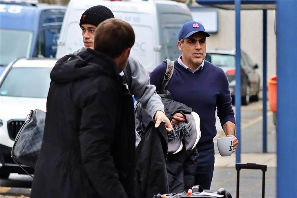 BVB-Spieler Giovanni Reyna auf dem Weg nach Nottingham.