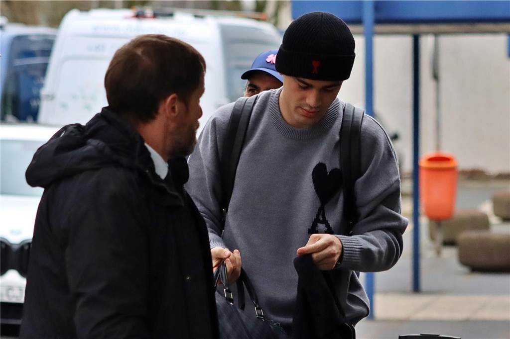 BVB-Spieler Giovanni Reyna auf dem Weg nach Nottingham.