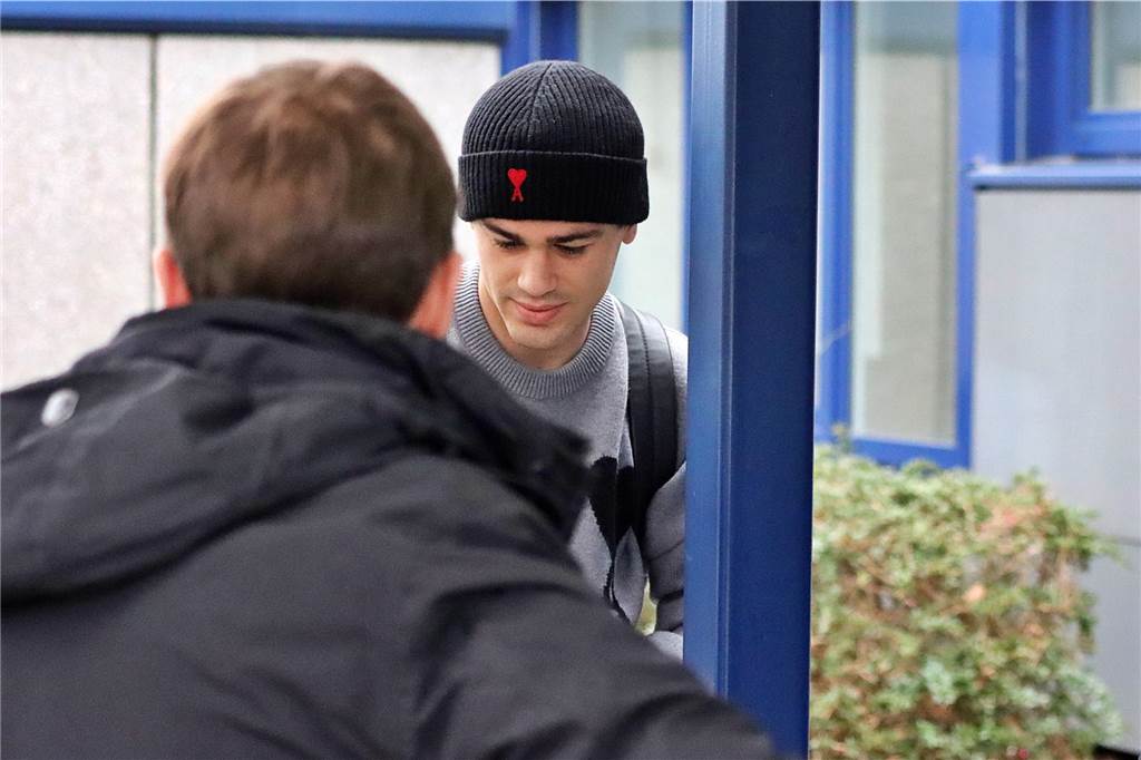 BVB-Spieler Giovanni Reyna auf dem Weg nach Nottingham.