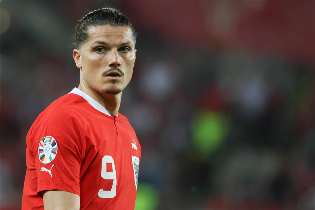 Schwierige BVB-Vorbereitung auf Freiburg: Diese Spieler sind international im Einsatz Marcel Sabitzer schaut zur Seite.