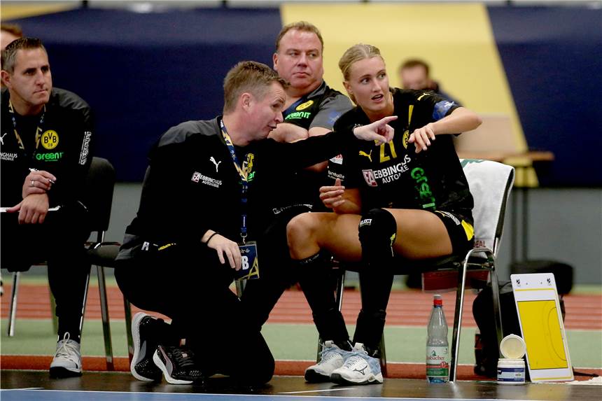 BVB-Spielerin schießt gegen den eigenen Trainer: „Er kann damit nicht gut umgehen.“ BVB-Spielerin Kelly Dulfer hat ihren Trainer André Fuhr in der niederländischen Presse hart kritisiert.