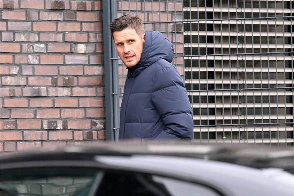 Sebastian Kehl schaut zur Seite.