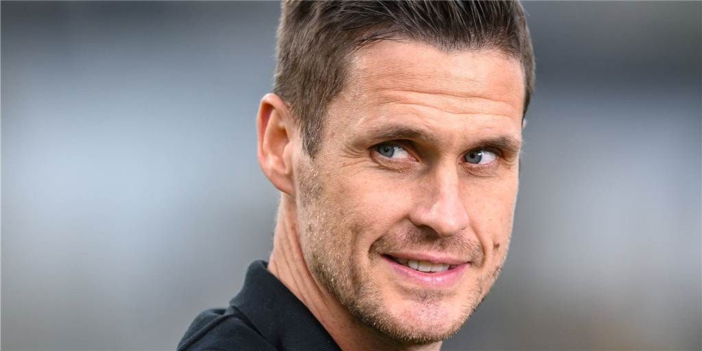 BVB prüft mehrere Optionen bei der Stürmersuche – Problemfälle Akanji und Schulz BVB-Sportdirektor Sebastian Kehl schaut zur Seite.