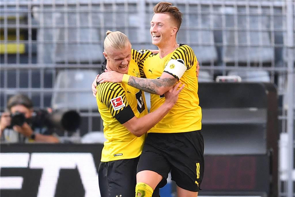 Die Rückkehr des BVB-Fußballs: Magisches Dreieck begeistert Rose BVB-Stürmer Erling Haaland und Marco Reus (r.) jubeln.
