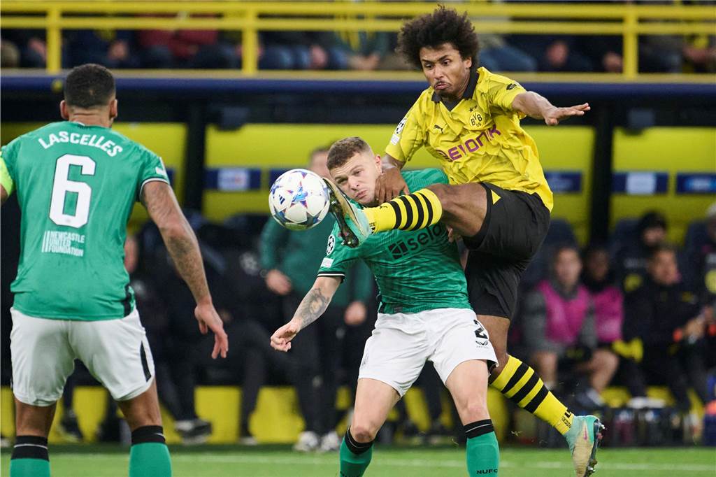BVB-Stürmer kämpft gegen die Zweifel: Läutet Karim Adeyemi nach Formkrise die Trendwende ein? Karim Adeyemi führt einen Zweikampf.