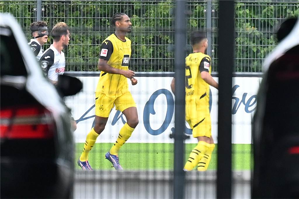 Sebastien Haller läuft über den Platz.