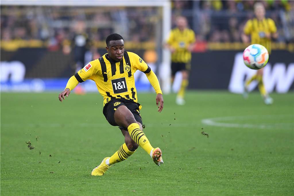 BVB-Einzelkritik gegen Bochum: Rekordjäger Moukoko zaubert – Malen fehlt das Spielverständnis BVB-Stürmer Youssoufa Moukoko trifft per Lupfer zum 3:0 gegen Bochum.
