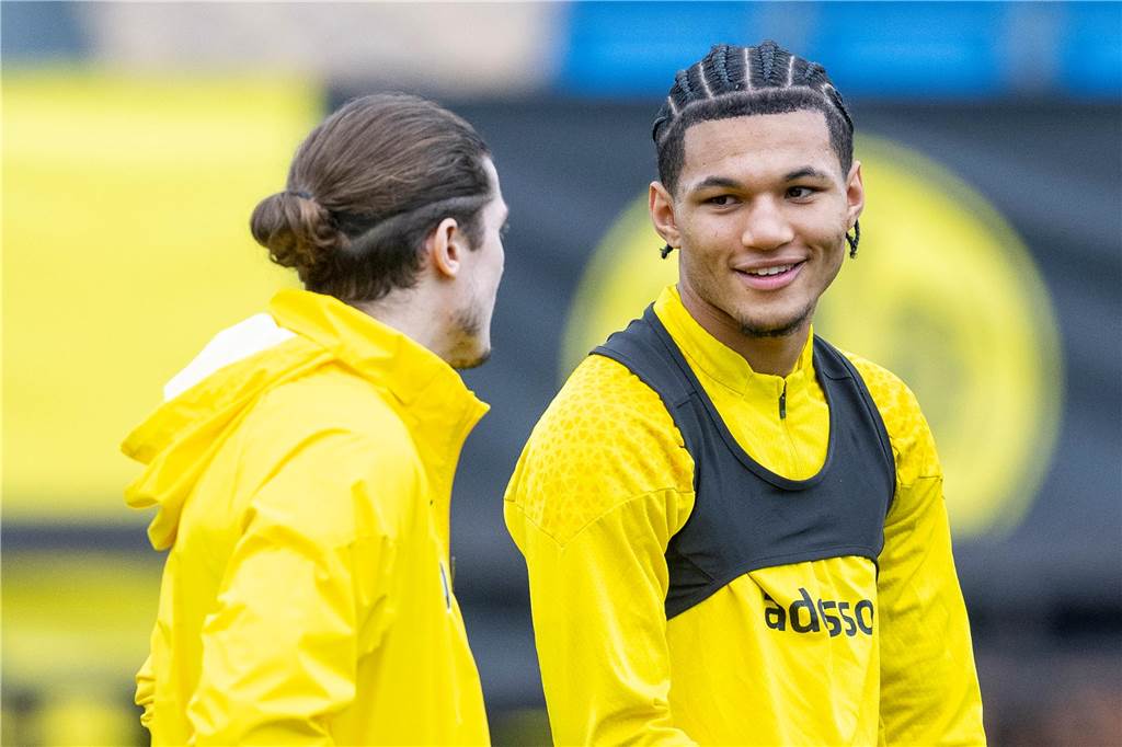 BVB-Profivertrag für Paris Brunner?: Jetzt spricht sein Berater über den Stand der Verhandlungen Paris Brunner lächelt.