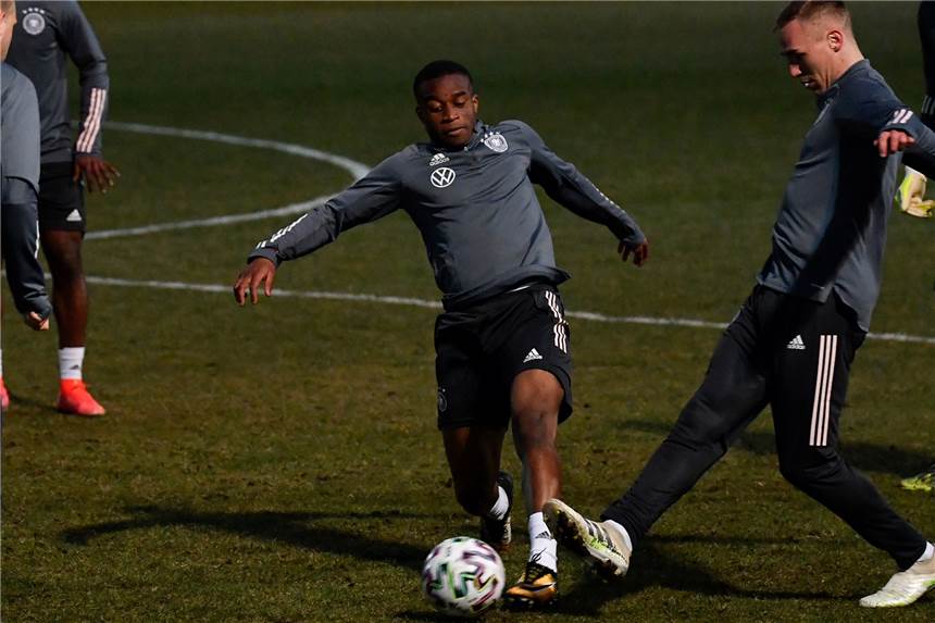 BVB-Youngster Youssoufa Moukoko bei der U21-EM: Pause statt Premiere BVB-Toptalent Youssoufa Moukoko bei einer Trainingseinheit mit der deutschen U21-Nationalmannschaft.